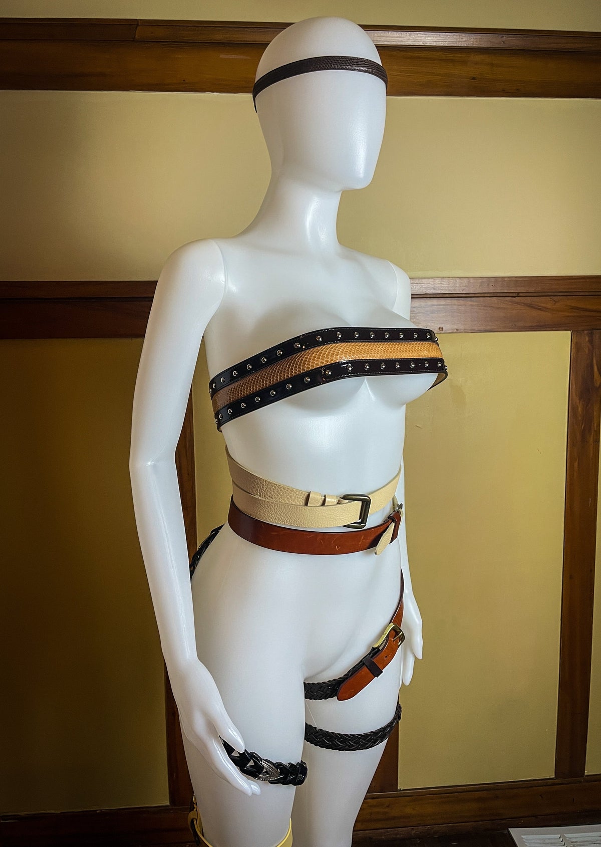 BELT.LINGERIE